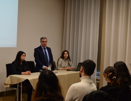  Estoniyada azərbaycanlı gənclərlə görüş keçirilib