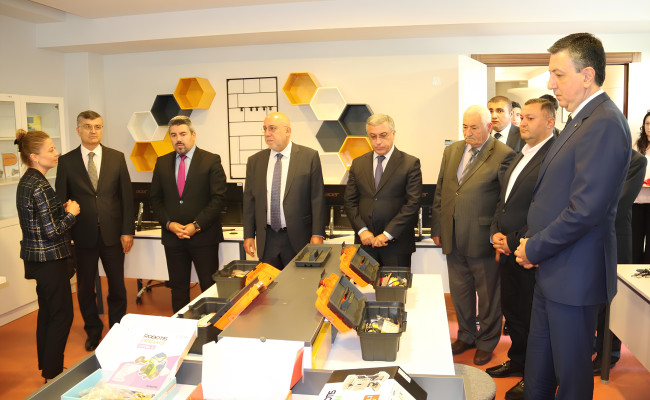 Marneulidə yaşayan gənc soydaşlarımız üçün xüsusi kompüter otağı açılıb